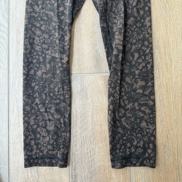 Lululemon Women’s Align Crop Leggings Wild Thing Camo 21” Size 2 - Picture 4 of 7